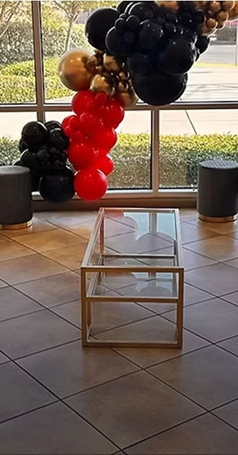 What Makes Organic Balloon Columns Different from Traditional Balloon Pillars?