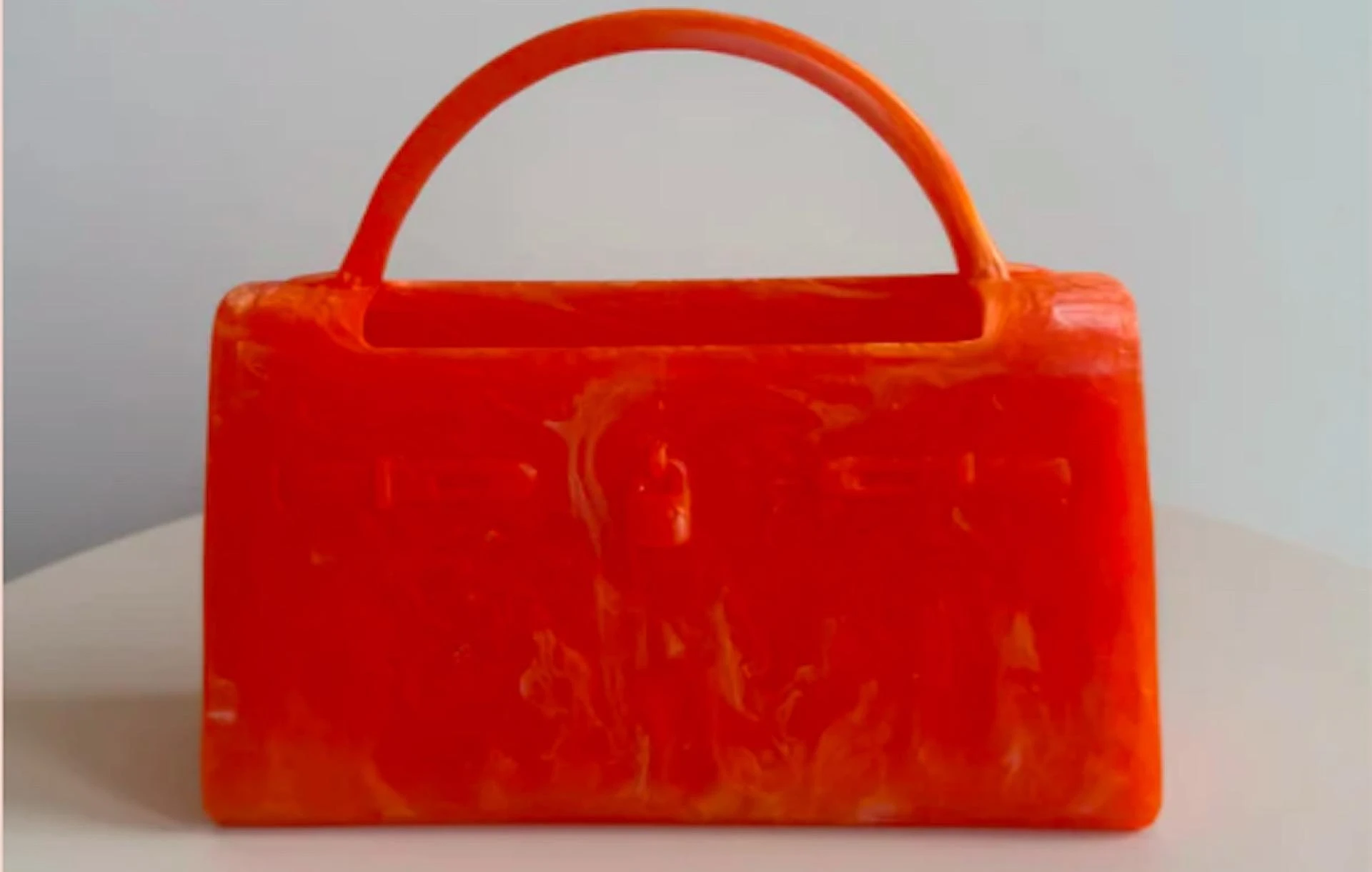 A Modern Artistic Touch for Stylish Home Décor Lovers