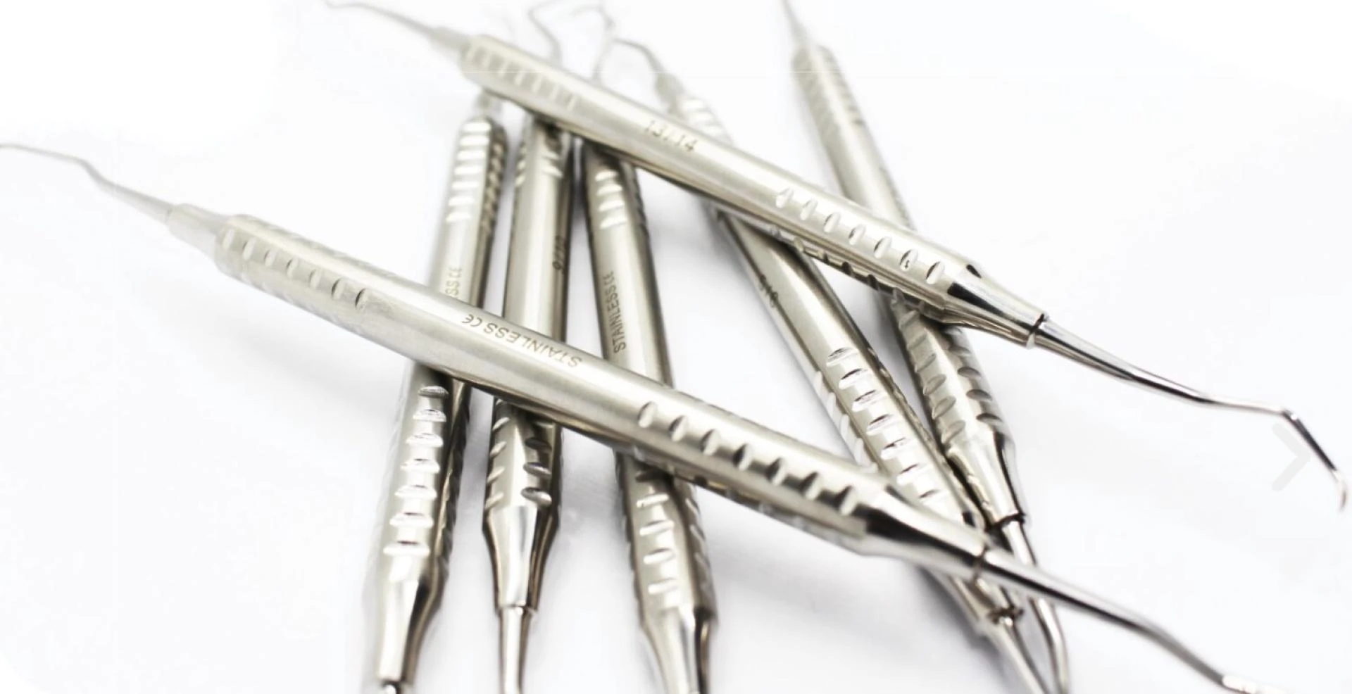 Die Rolle von Mikroinstrumenten in der modernen Implantat- und Parodontalchirurgie