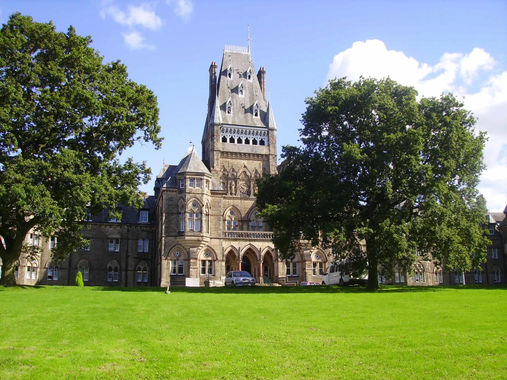 Discover the Best Islamic School In UK in the UK