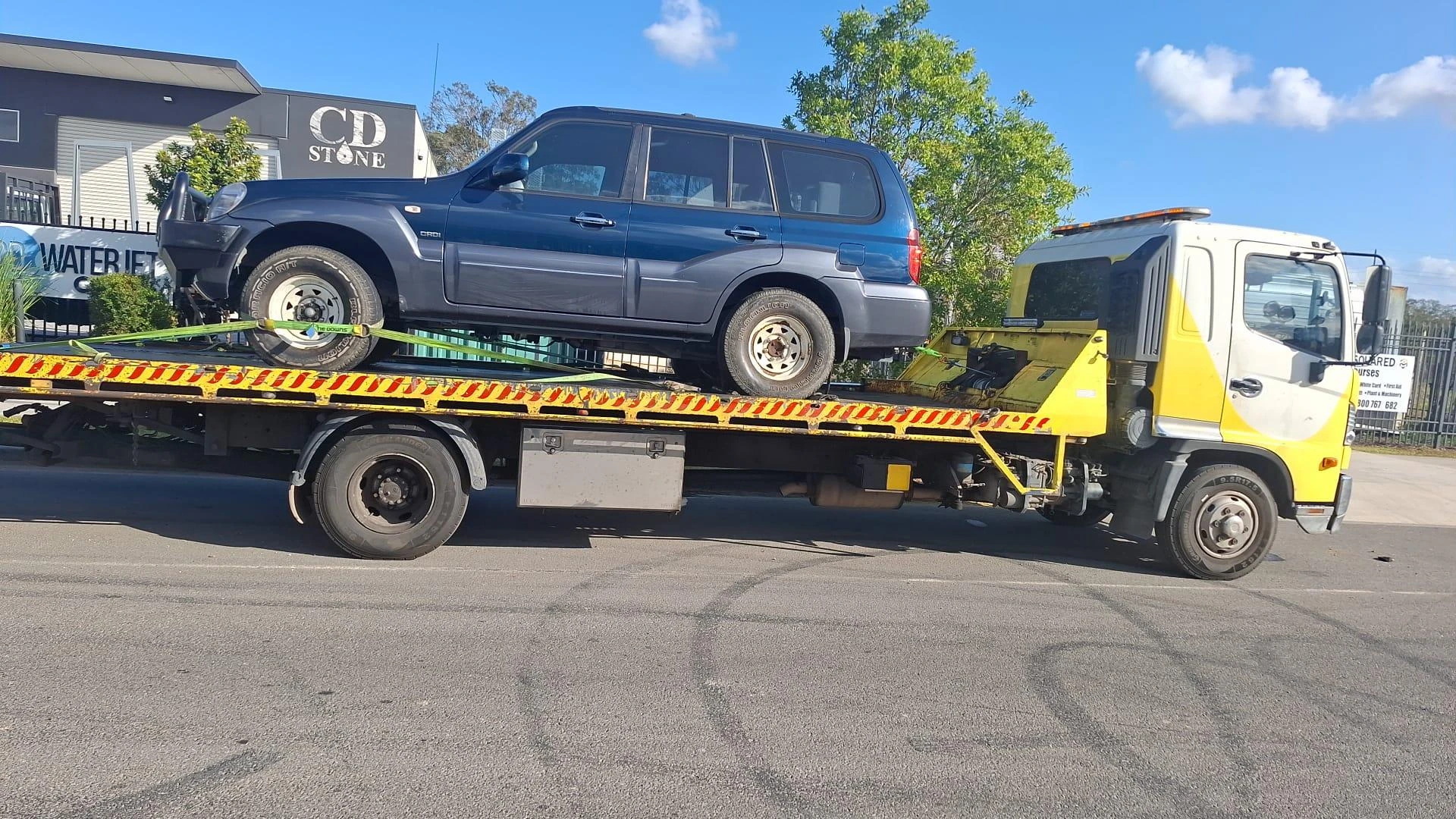 How Car Removals Brisbane Helps You Earn More Cash for Your Scrap or Broken Car