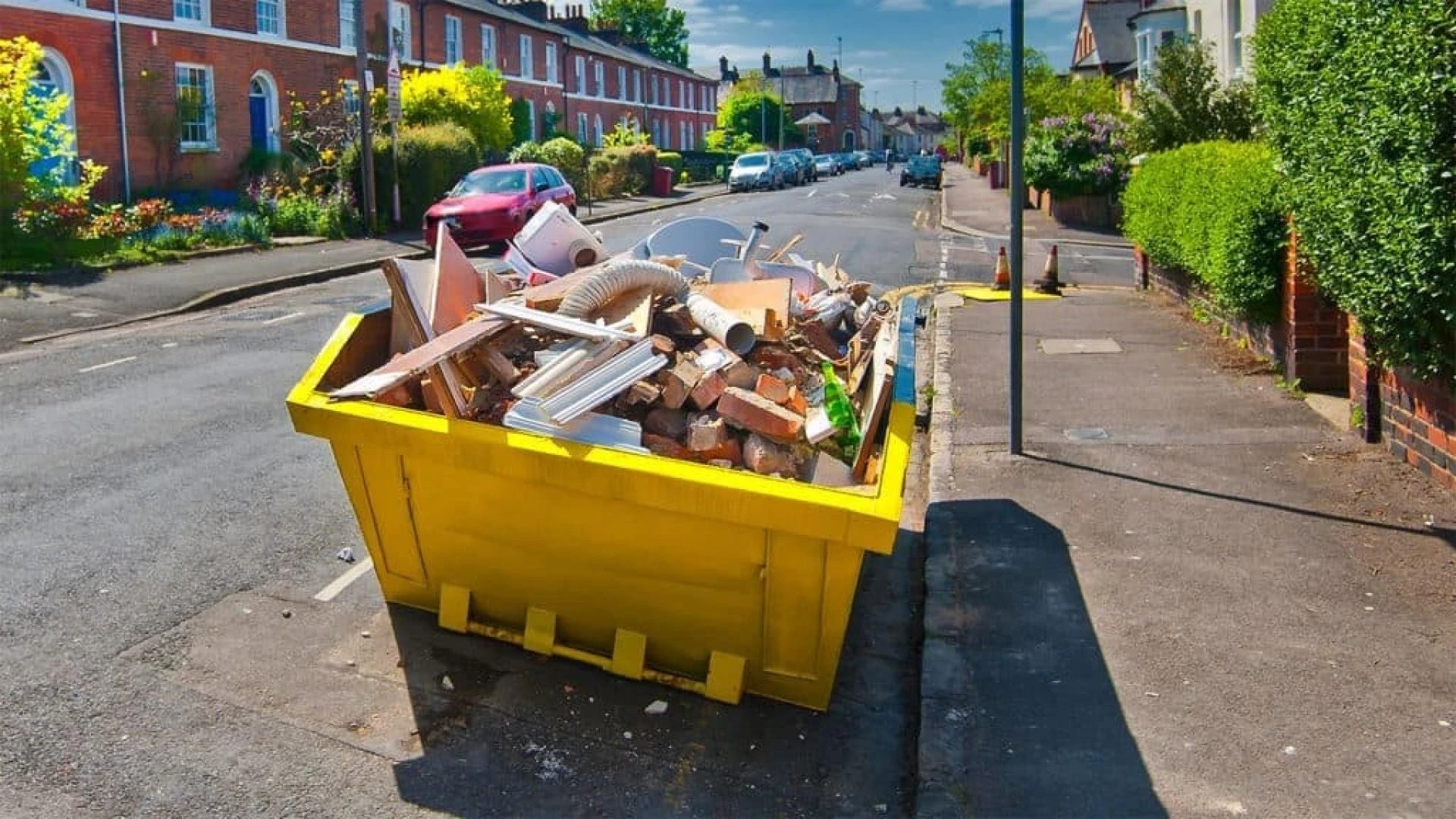When Wolverhampton Residents Should Choose a Mini Skip