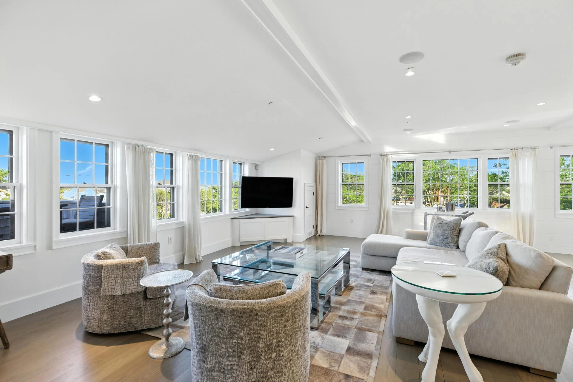 How Photo Editors Improve Property Marketing Materials