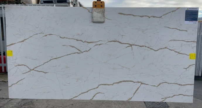 Why Calacatta Gold Quartz Worktops Make Kitchens Look Instantly Brighter 