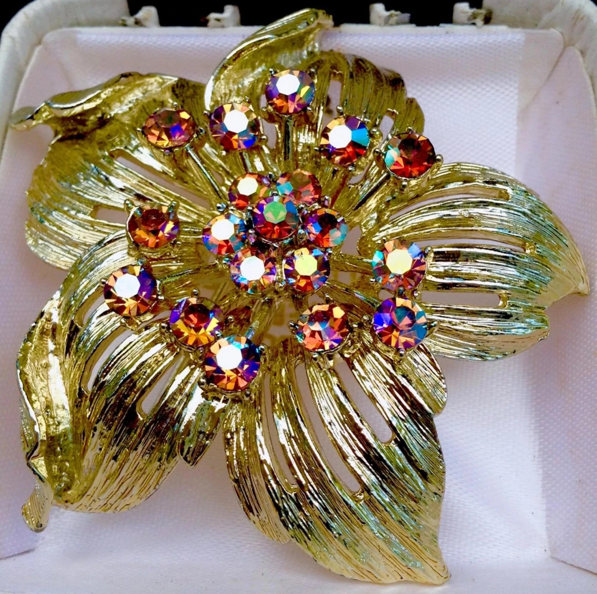 How To Spot Authentic Swarovski Crystal Brooches, Bracelets, And Necklaces: A Collector’s Guide
