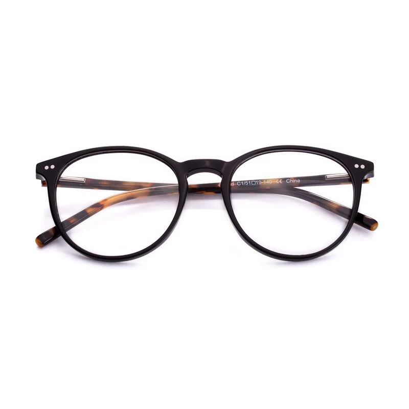 Three fashion tips for glasses wearers