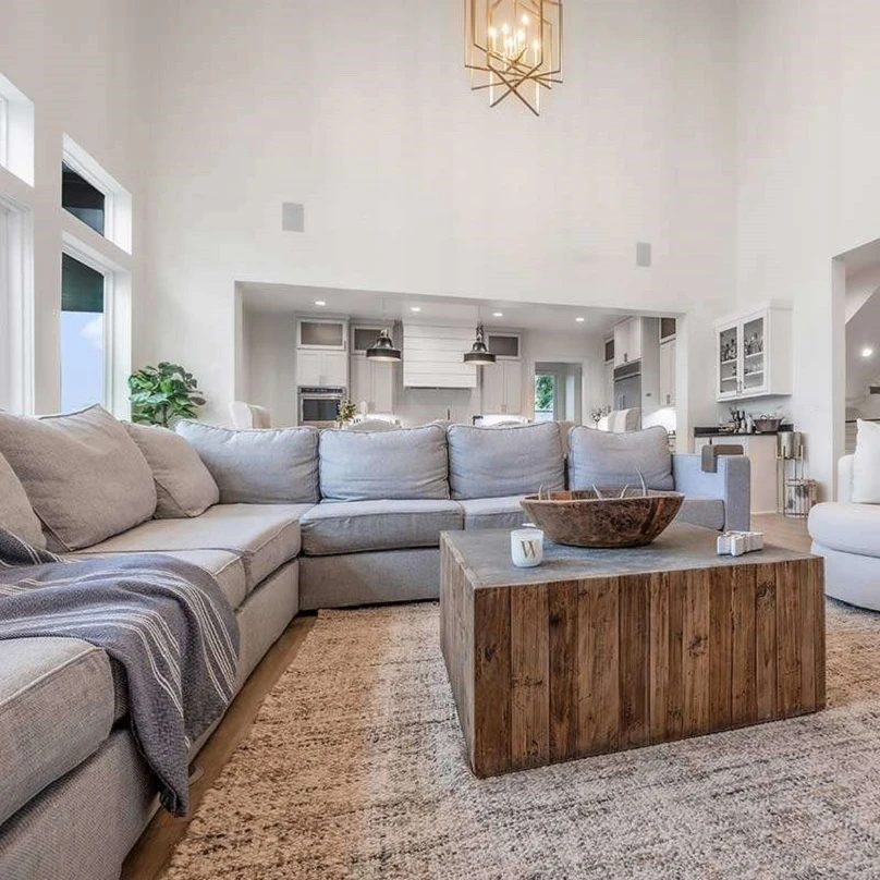 How a Custom Home Builder in Burnet County Maximizes Space and Natural Views  