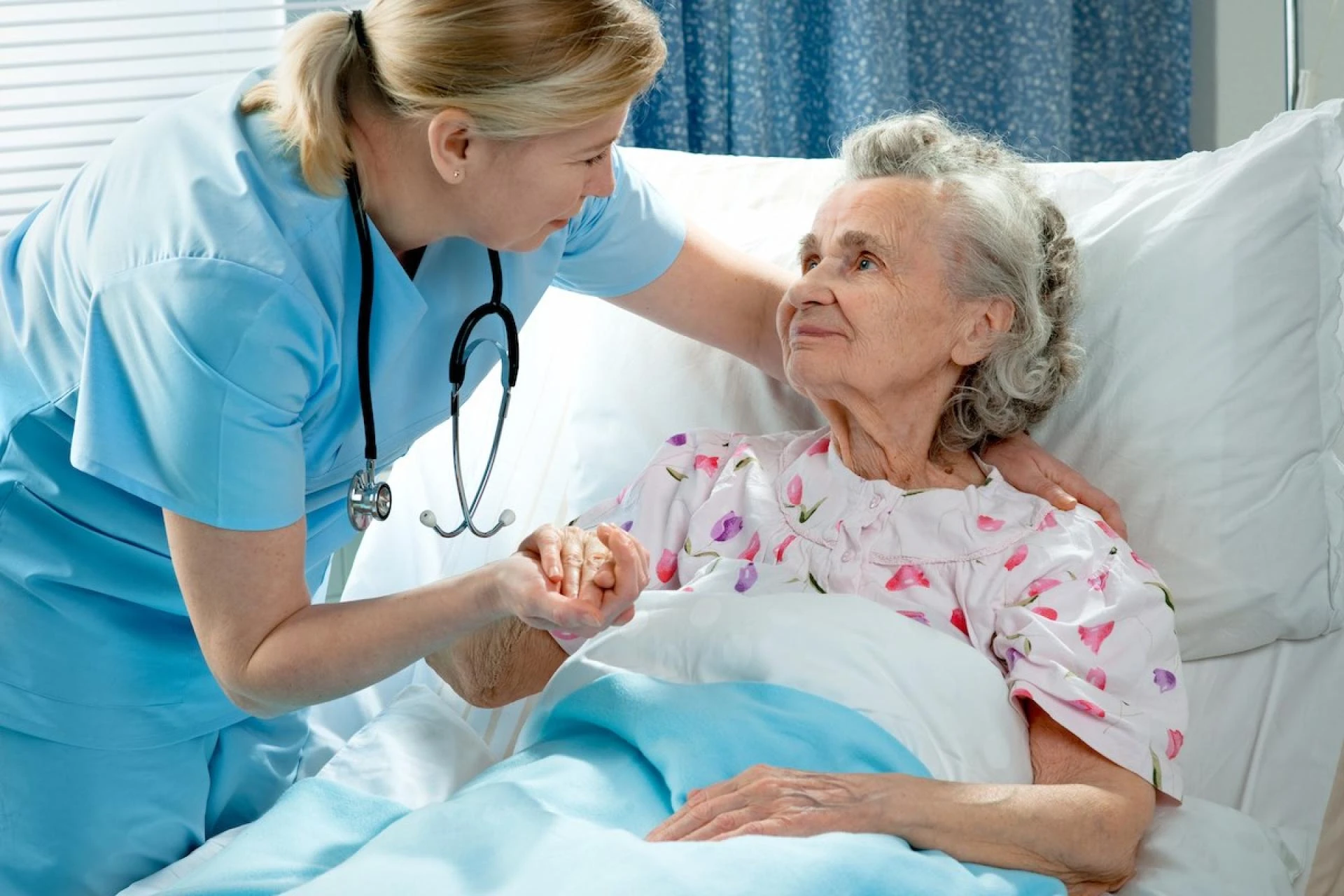 Top Questions to Ask Before Hiring a Skilled Nurse for Home Care