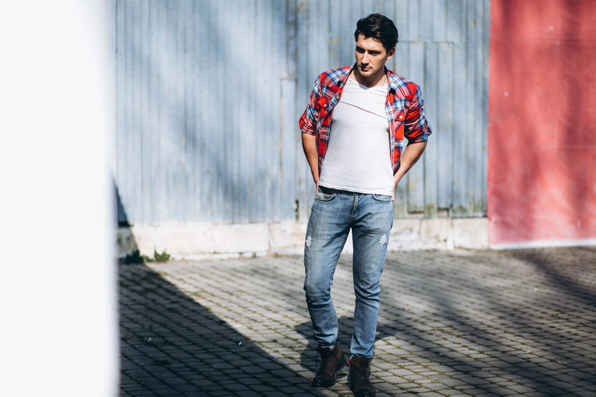 5 Mistakes Men Make When Wearing Baggy Jeans