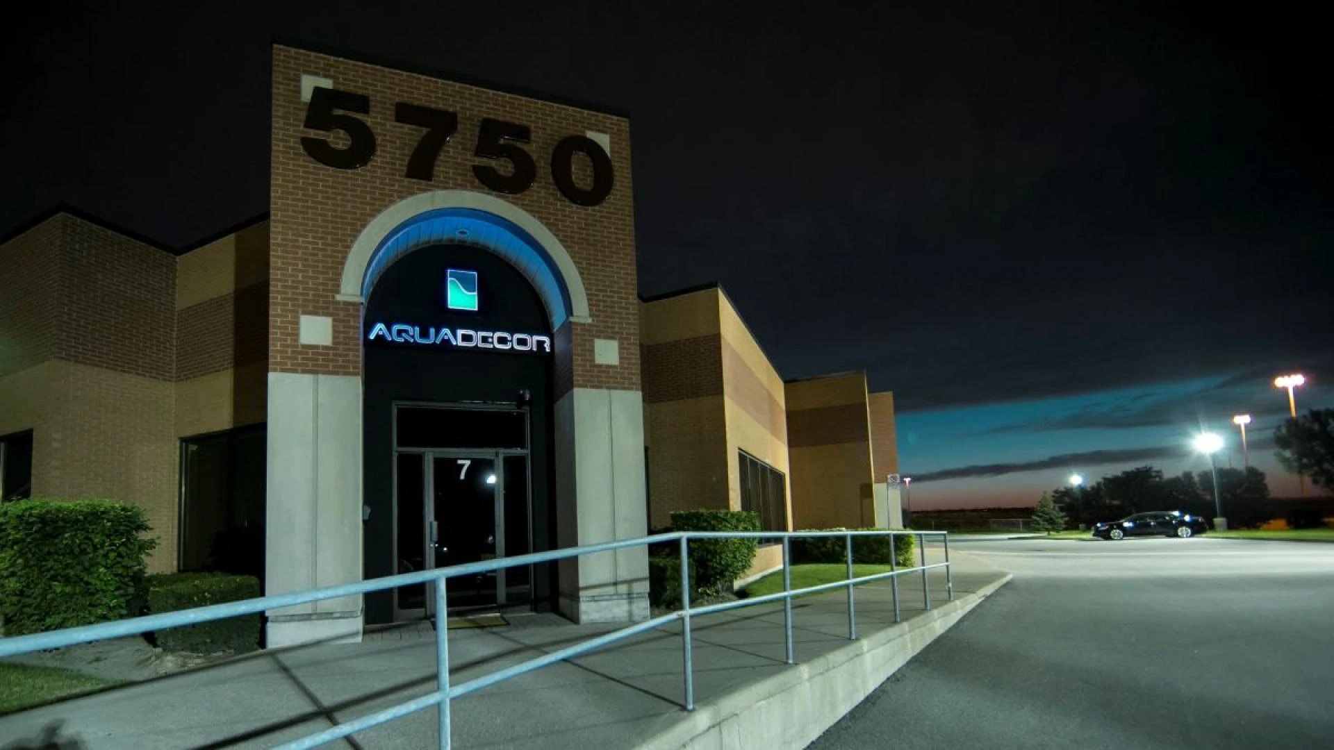 The Impact of High-Quality Illuminated Channel Letters on Mississauga Foot Traffic