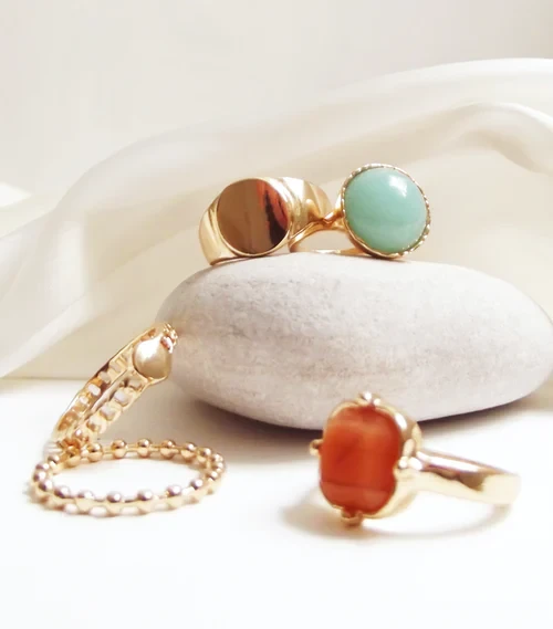 Here’s what you need to know before you buy unique fashion rings in the USA.