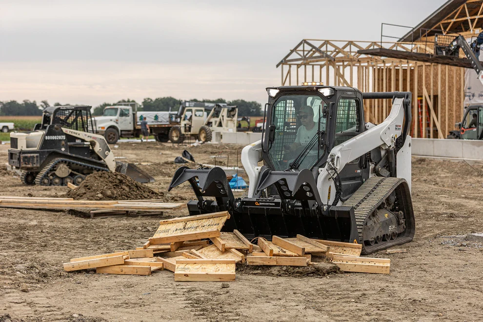 How to Select the Right Skid Steer Attachments for Different Projects