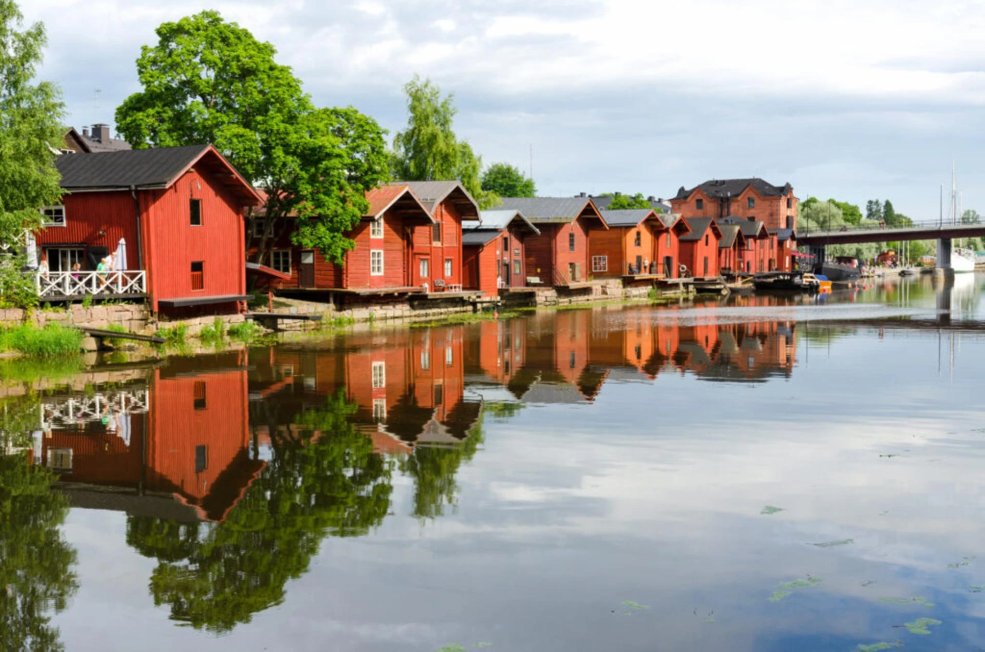 Discover Helsinki Like a Local with Expert Helsinki Guiding Services