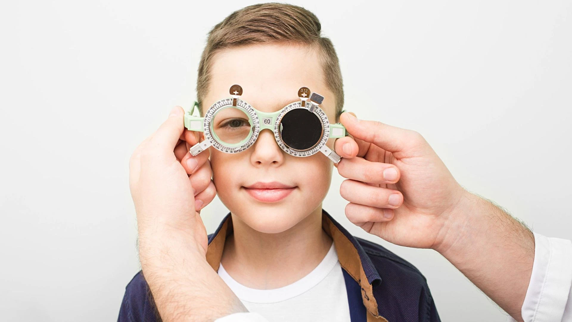 Blurred Vision to Clear Confidence: How Borivali Clinics Help Reduce Eye Number Naturally