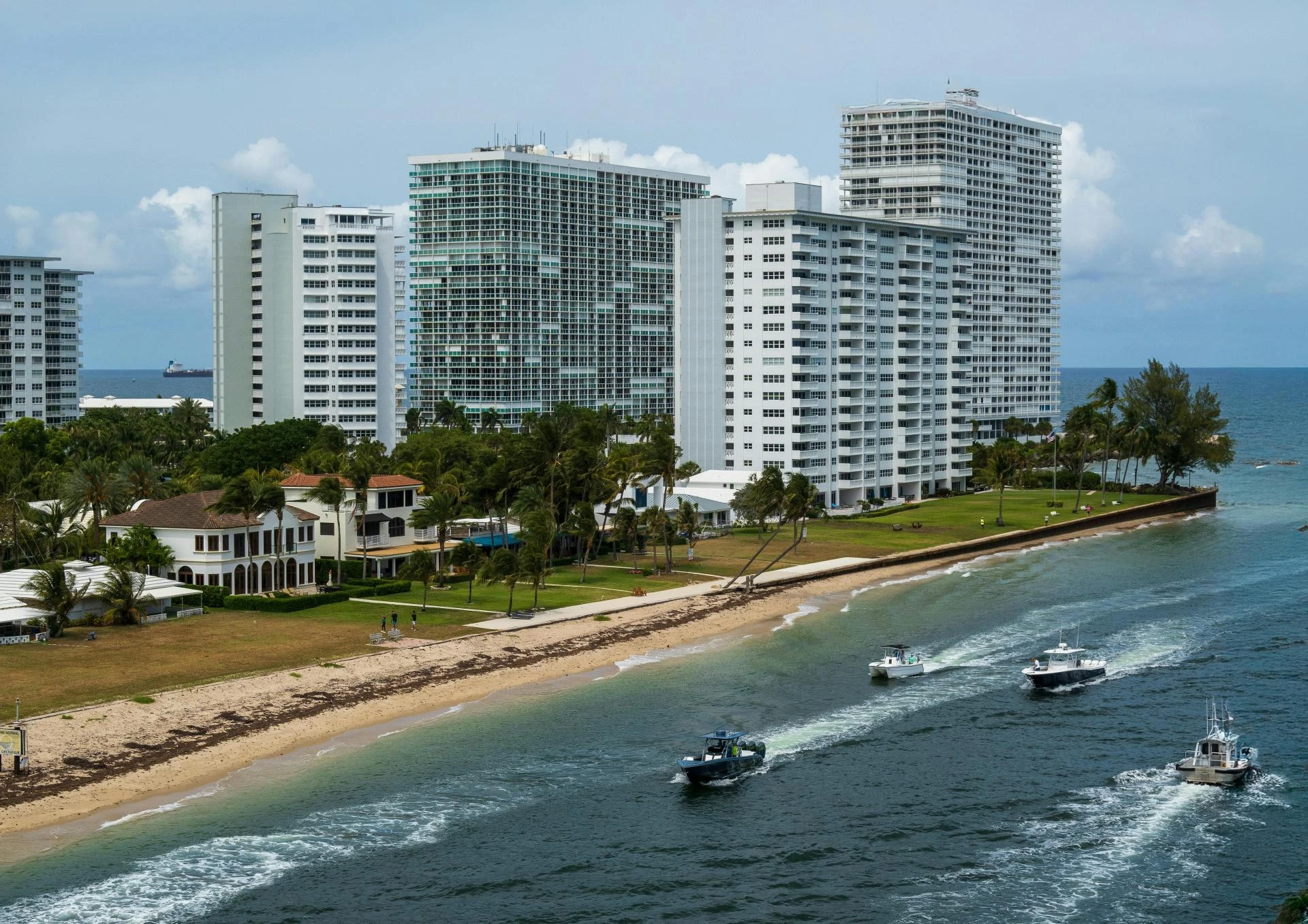 Fort Lauderdale Travel Guide: Best Beaches, Food & Hidden Spots