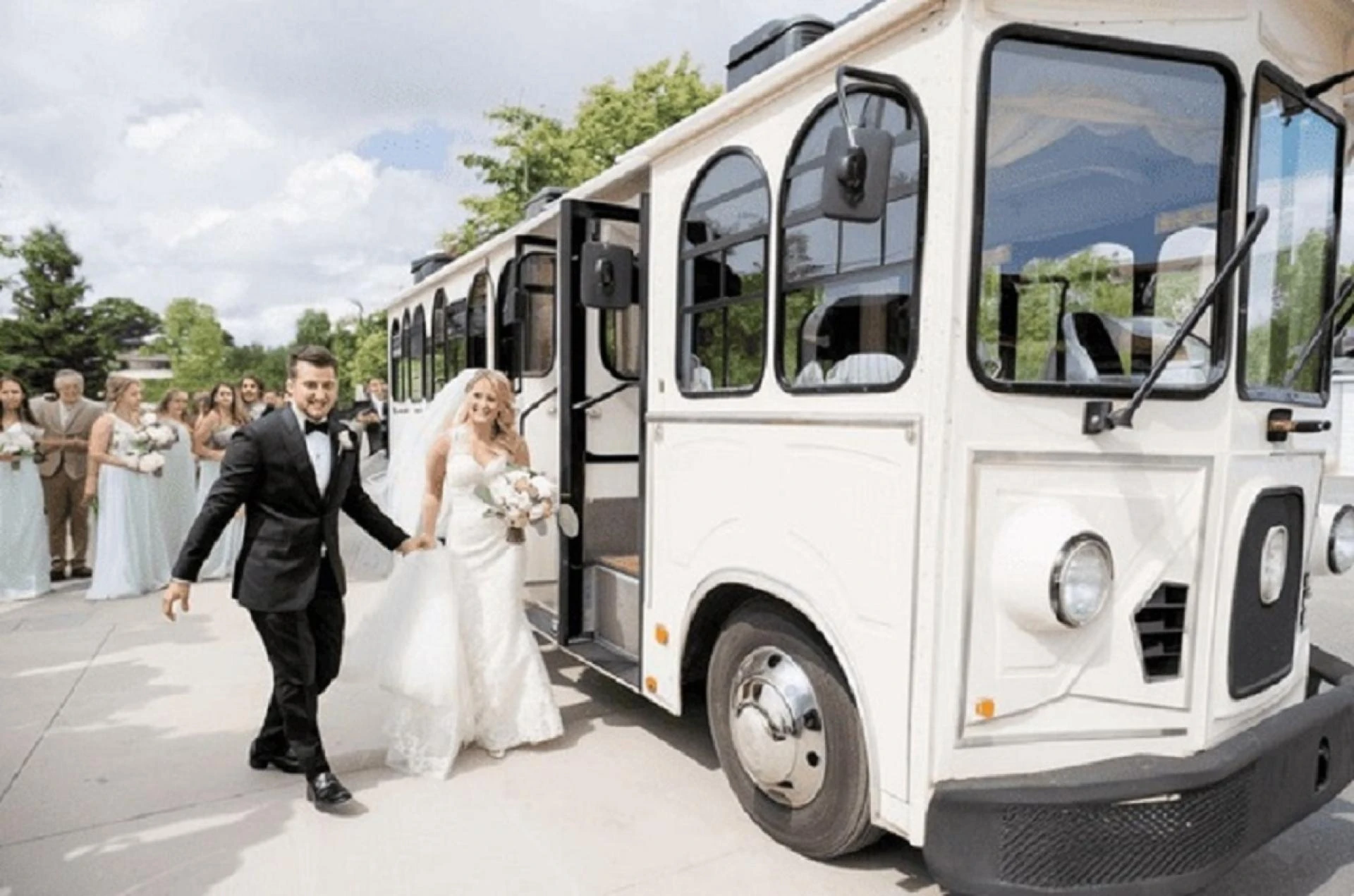 Wedding Bus Rental Makes Luxury Travel Affordable with 35% Off
