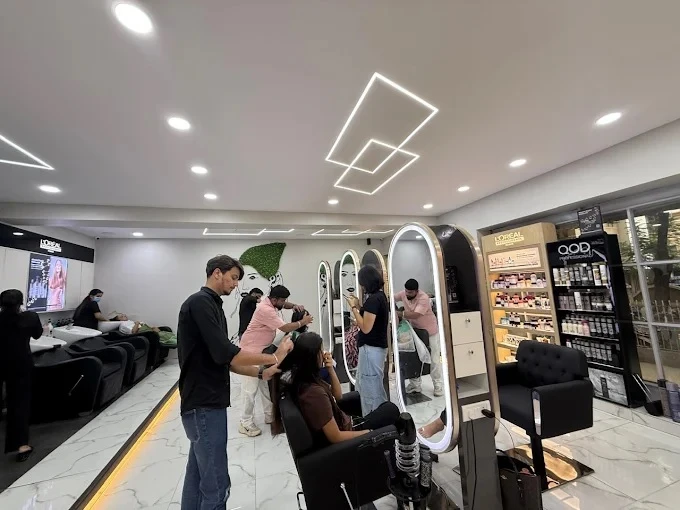 How the Best Hair Colour Salon in Kandivali West Protects Hair Health During Colouring | Racs Salon