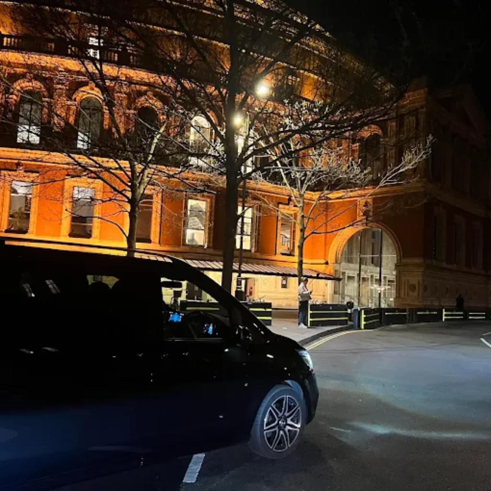 Why Executives Prefer Chauffeur Service for Airport in London