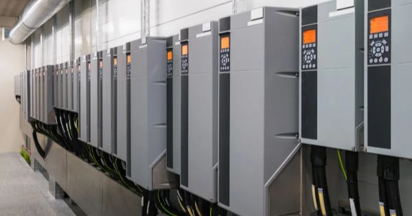 PLC Delta điều khiển động cơ hiệu quả