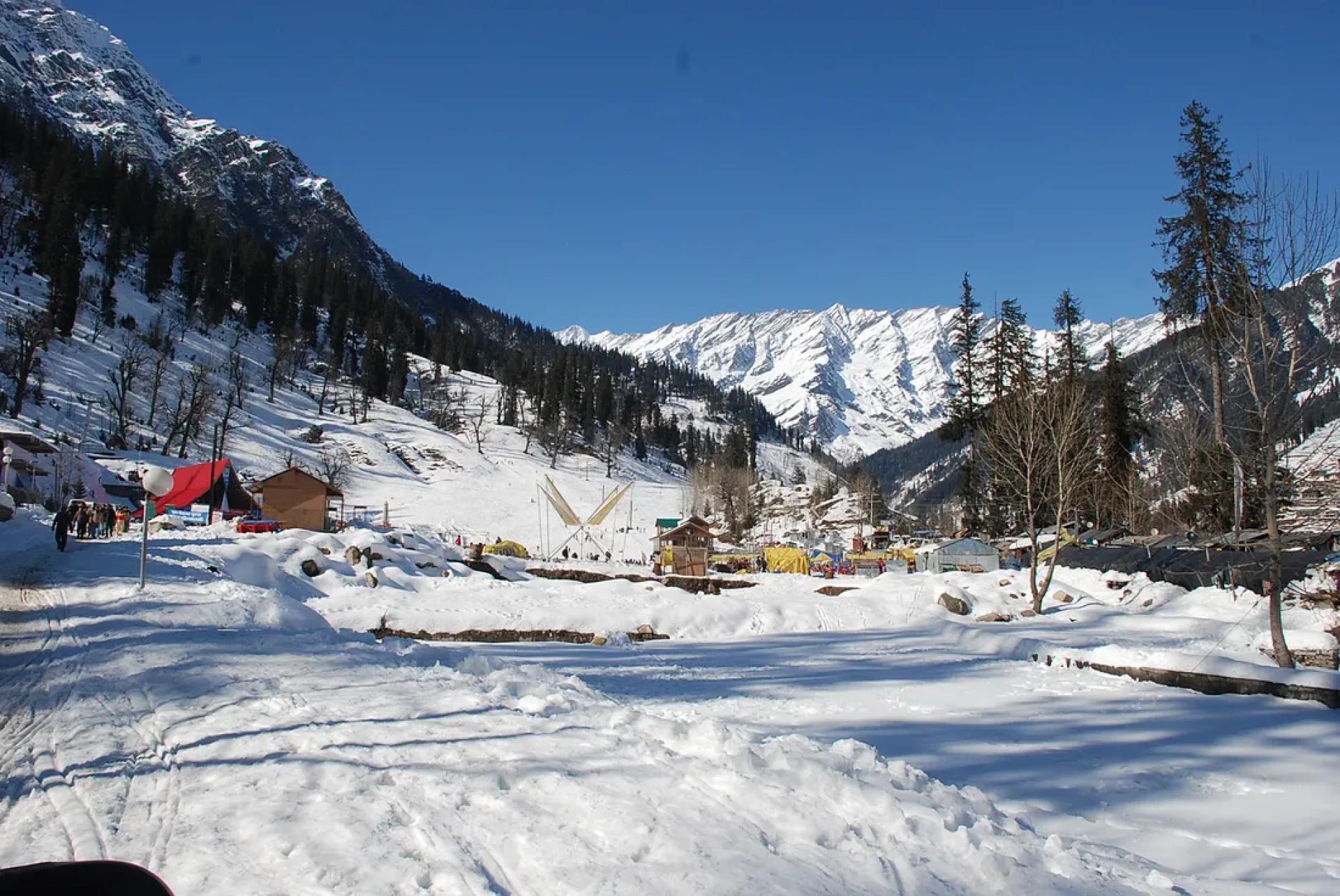 Best Time to Visit Manali: Seasonal Weather, Snowfall Period & Travel Insights