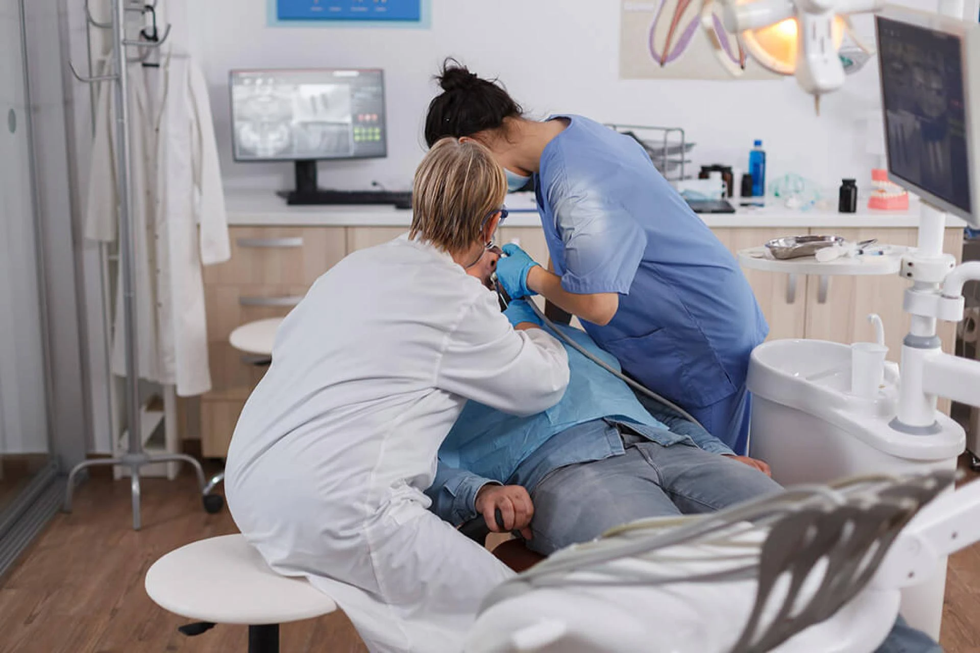 At Home Dental Emergency Care With Como Dental Design New Rochelle