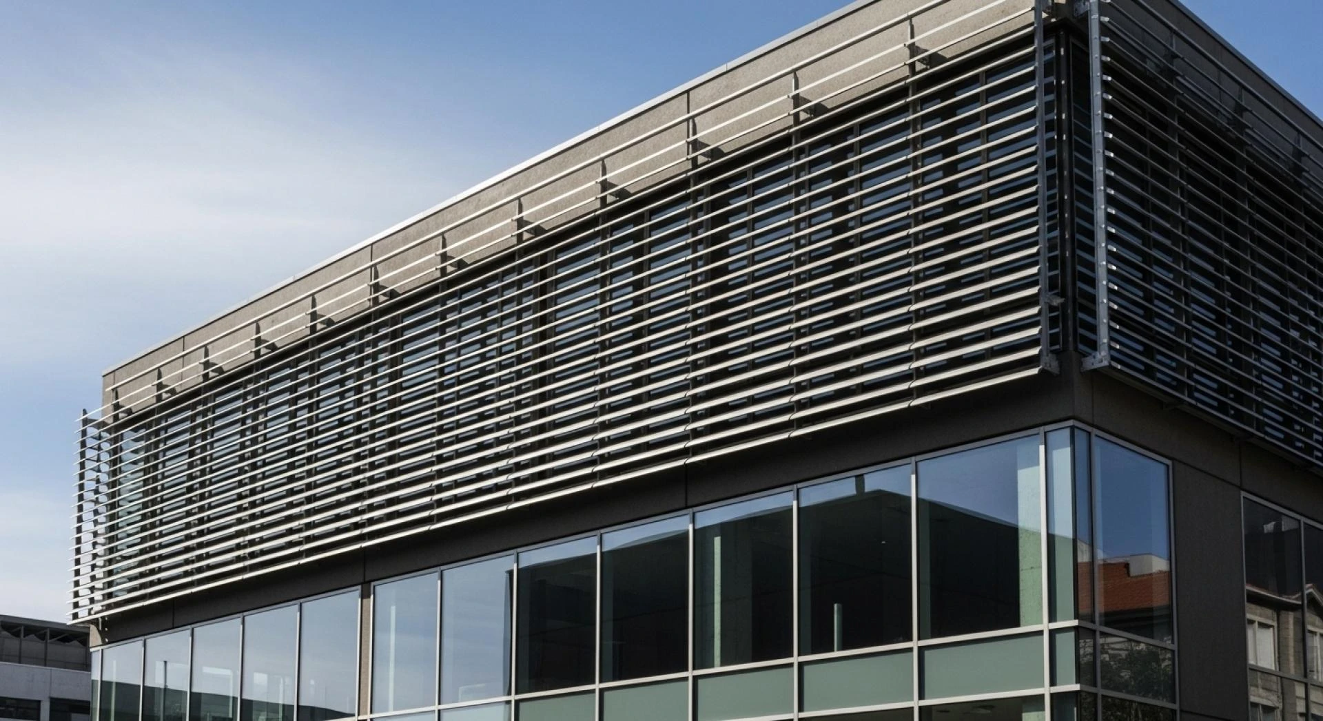 7 Smart Reasons Aluminium Louvers Are Perfect for Modern Spaces