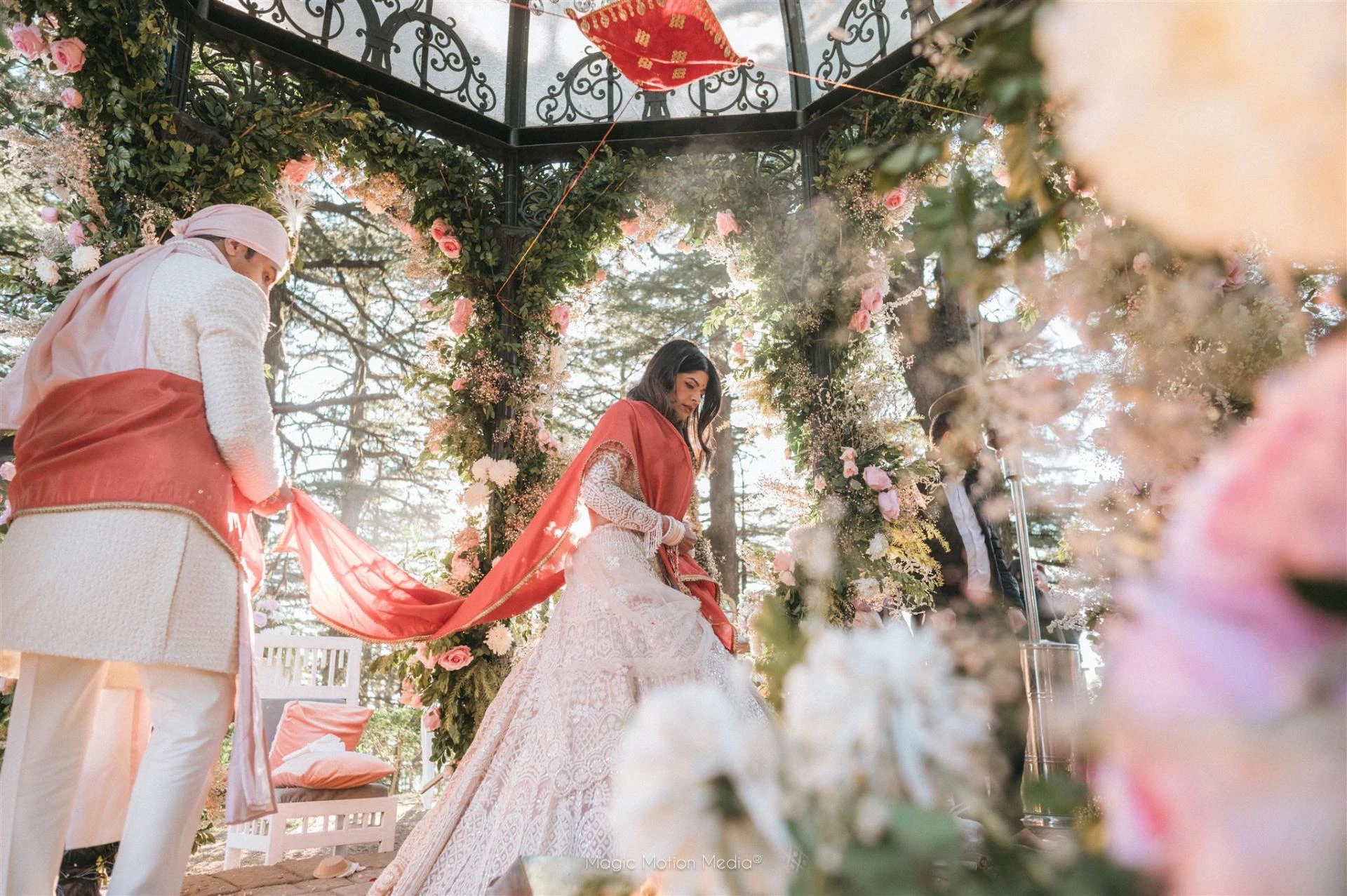 How Couples in Delhi NCR Choose the Best Wedding Planner for a Luxury Celebration