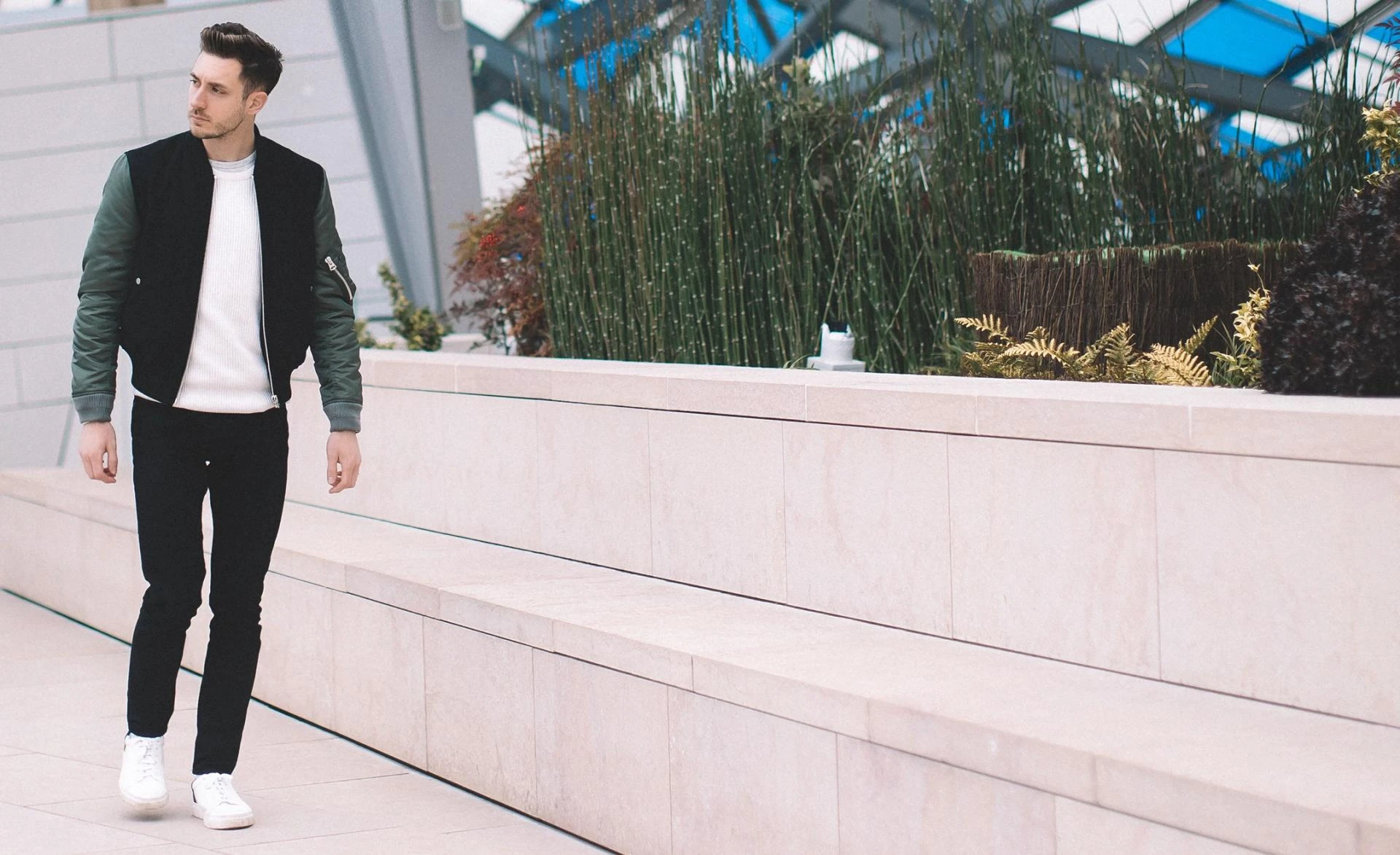 How to Wear a Men's Leather Bomber Jacket in Winter