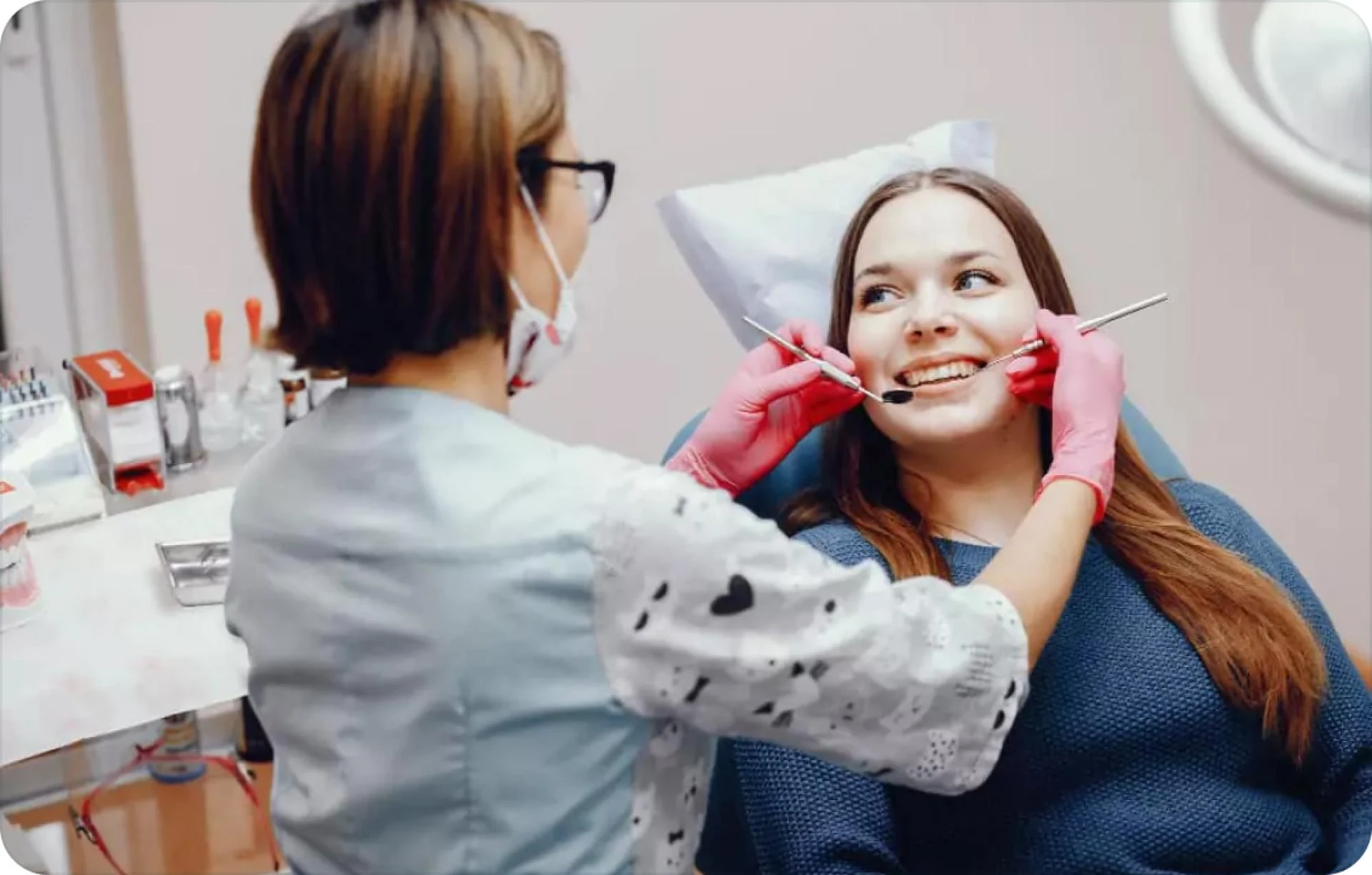 Why Choose a Cosmetic Dentist in Forest Hills for Your Smile Makeover
