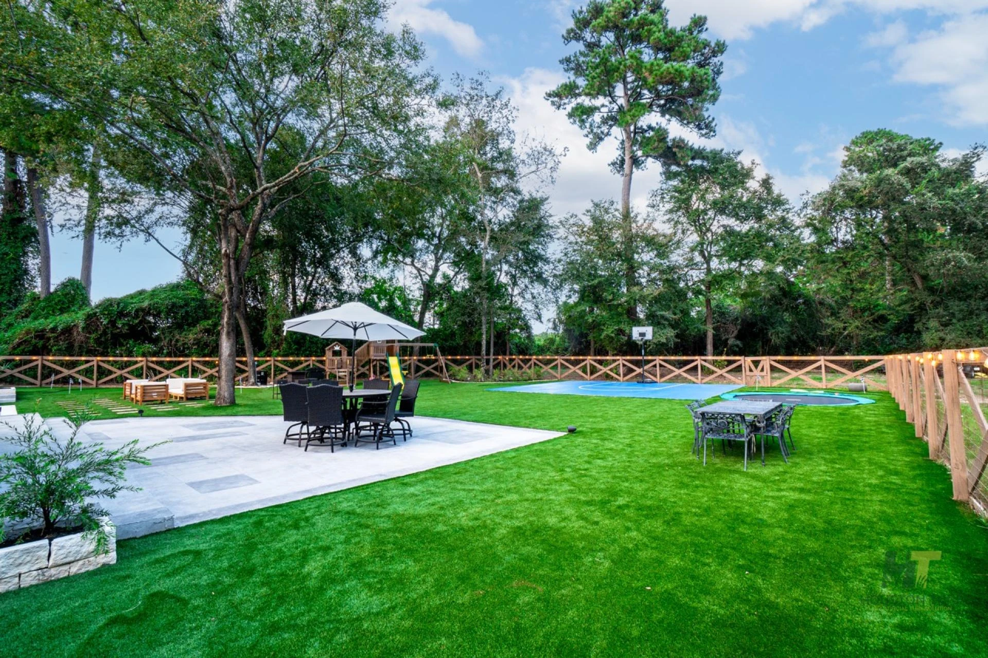 Top Reasons to Choose a Synthetic Lawn in Houston for Your Home