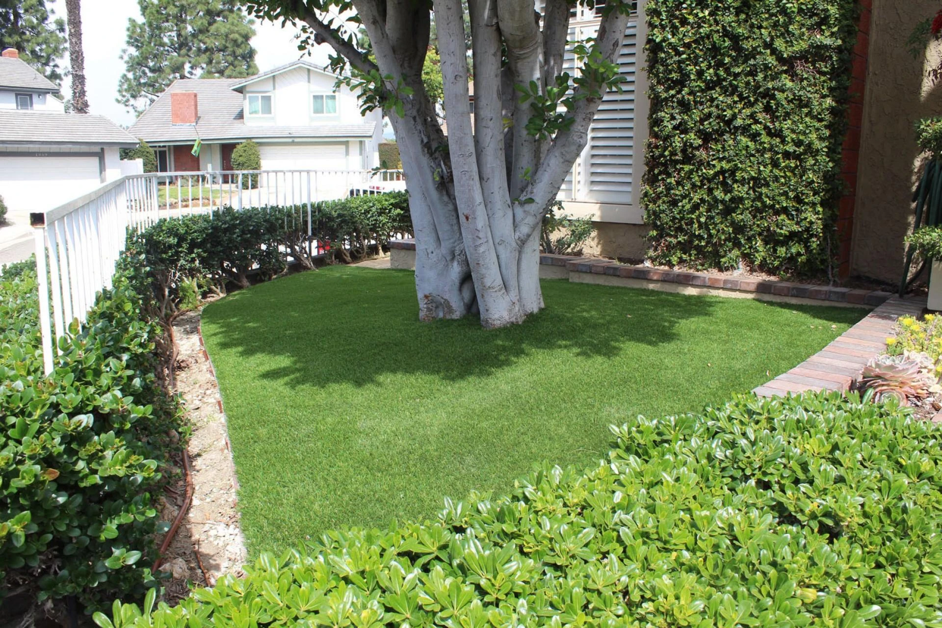 How to Integrate Artificial Turf into Your Landscaping Design for a Natural Look