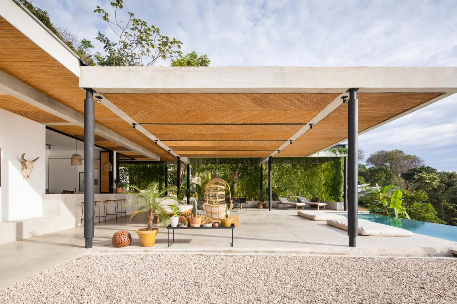 How Retractable Pergola Roofs Enhance Modern Home Exteriors