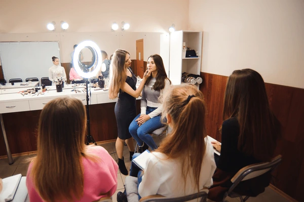 Makeup Artist Institute: How to Choose the Best One
