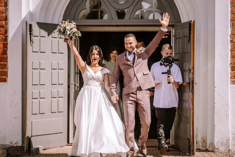 How a Professional Couples Photographer in Brisbane Captures Real Emotion