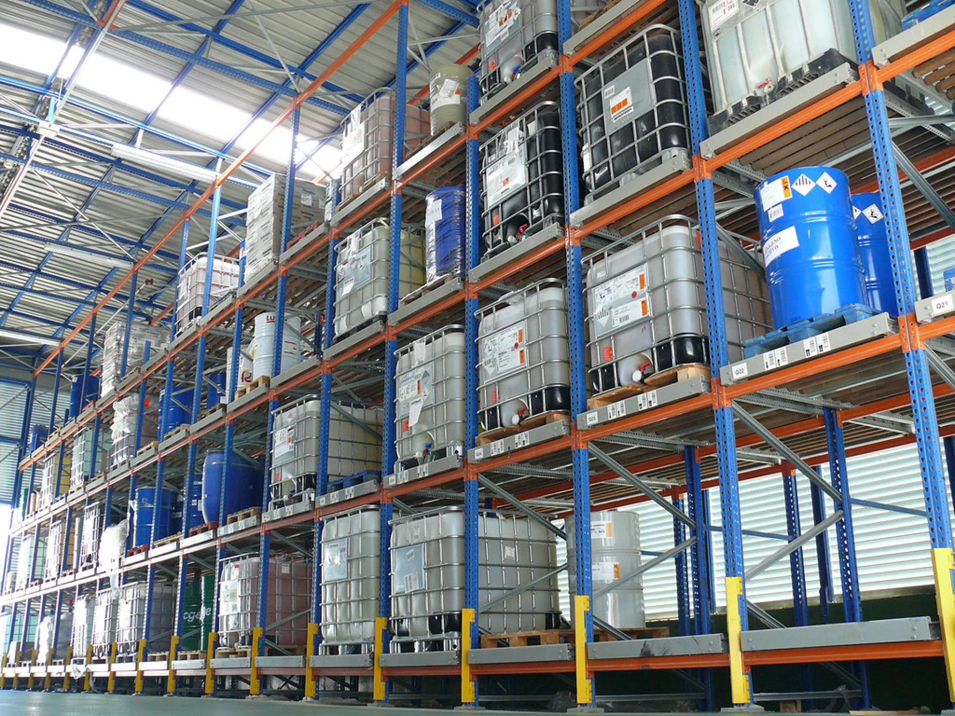 Racking Systems: Optimizing Storage for Modern Warehouses and Industrial Spaces