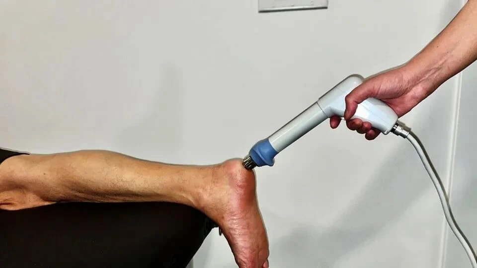 Plantar Fasciitis Treatment: How Shockwave Therapy & Physiotherapy Work Together