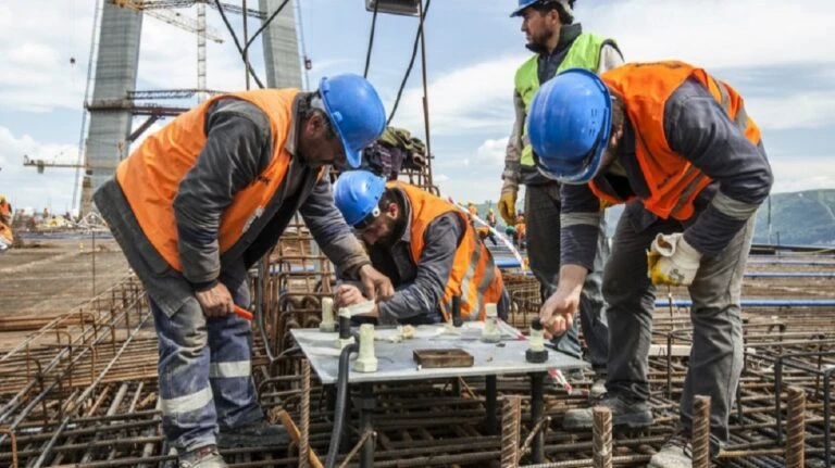 How Crew Management Consulting Enhances Business Efficiency and Growth