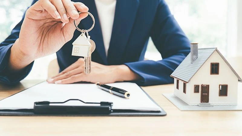 Buying or Selling Property in Toronto: How a Real Estate Lawyer Protects You at Every Step