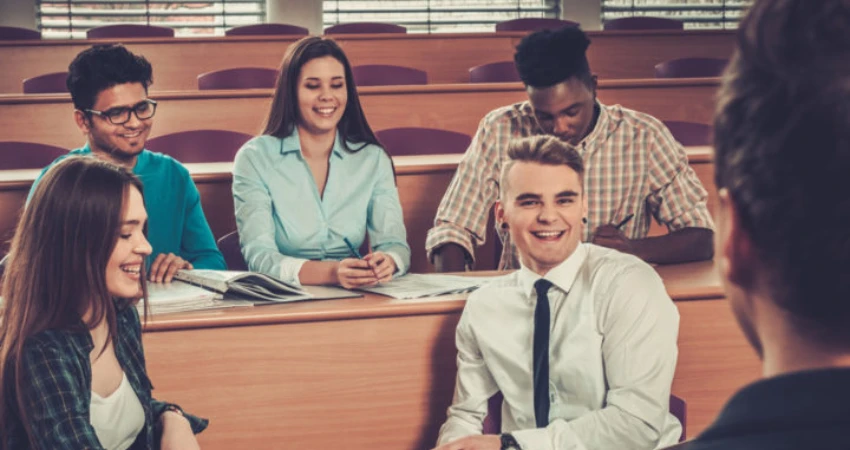 SmartBeee Your Trusted Partner for Studying Abroad from Bangladesh, Pakistan, Nepal, and Nigeria