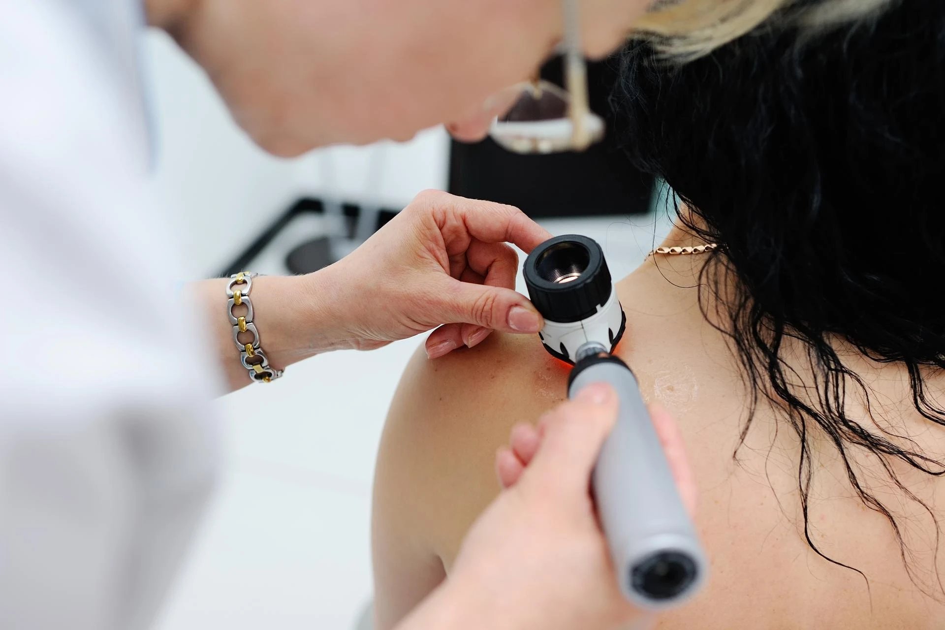 What Does A Dermoscopy Mole Evaluation Actually Show?