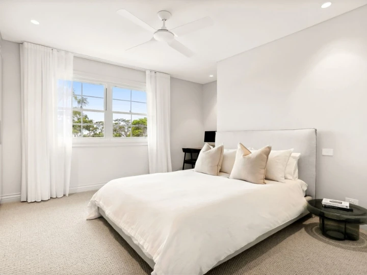 How Aluminium Double Hung Windows Suit Bedrooms and Living Rooms