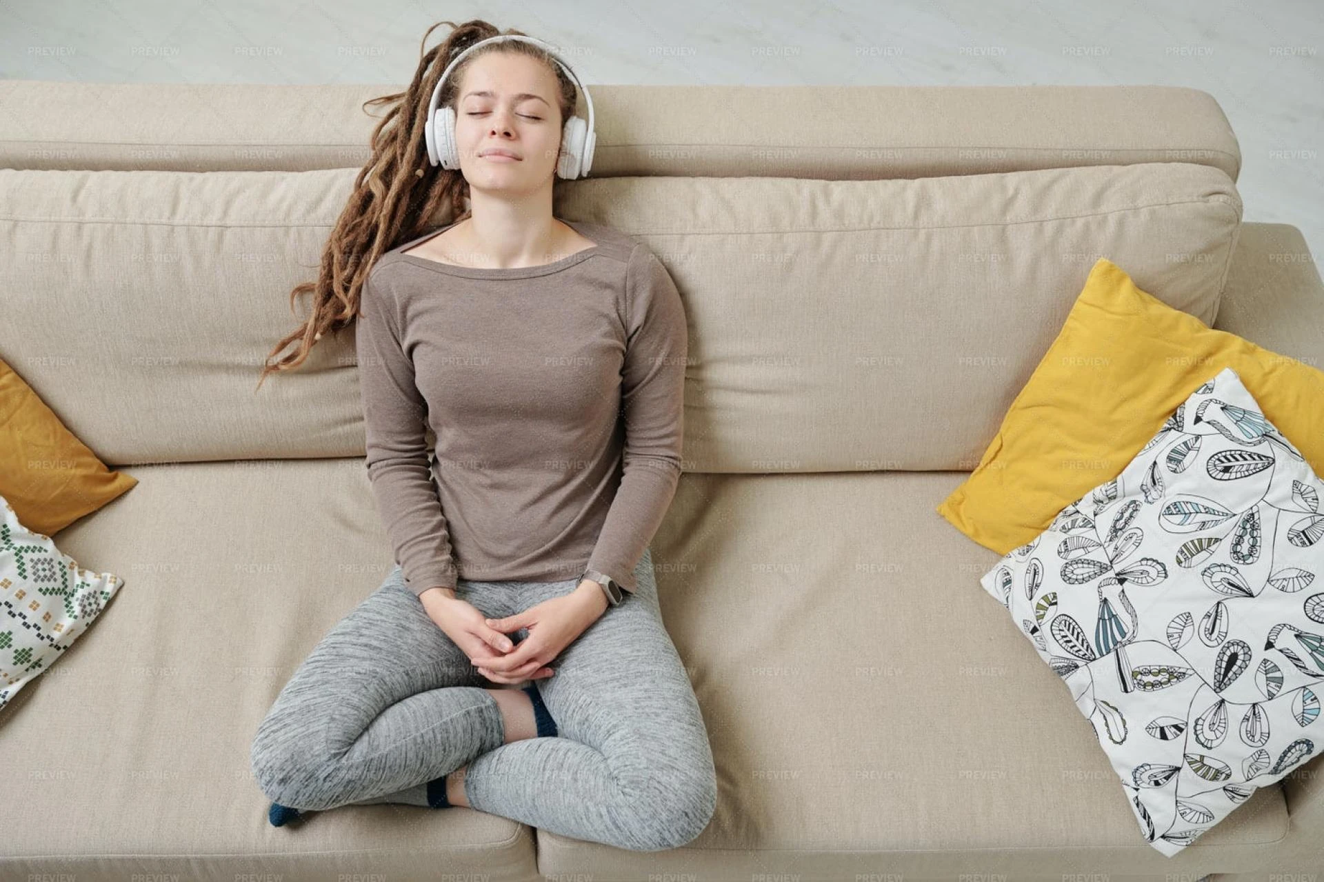 Safety precautions or what you need to know before cleaning your sofas