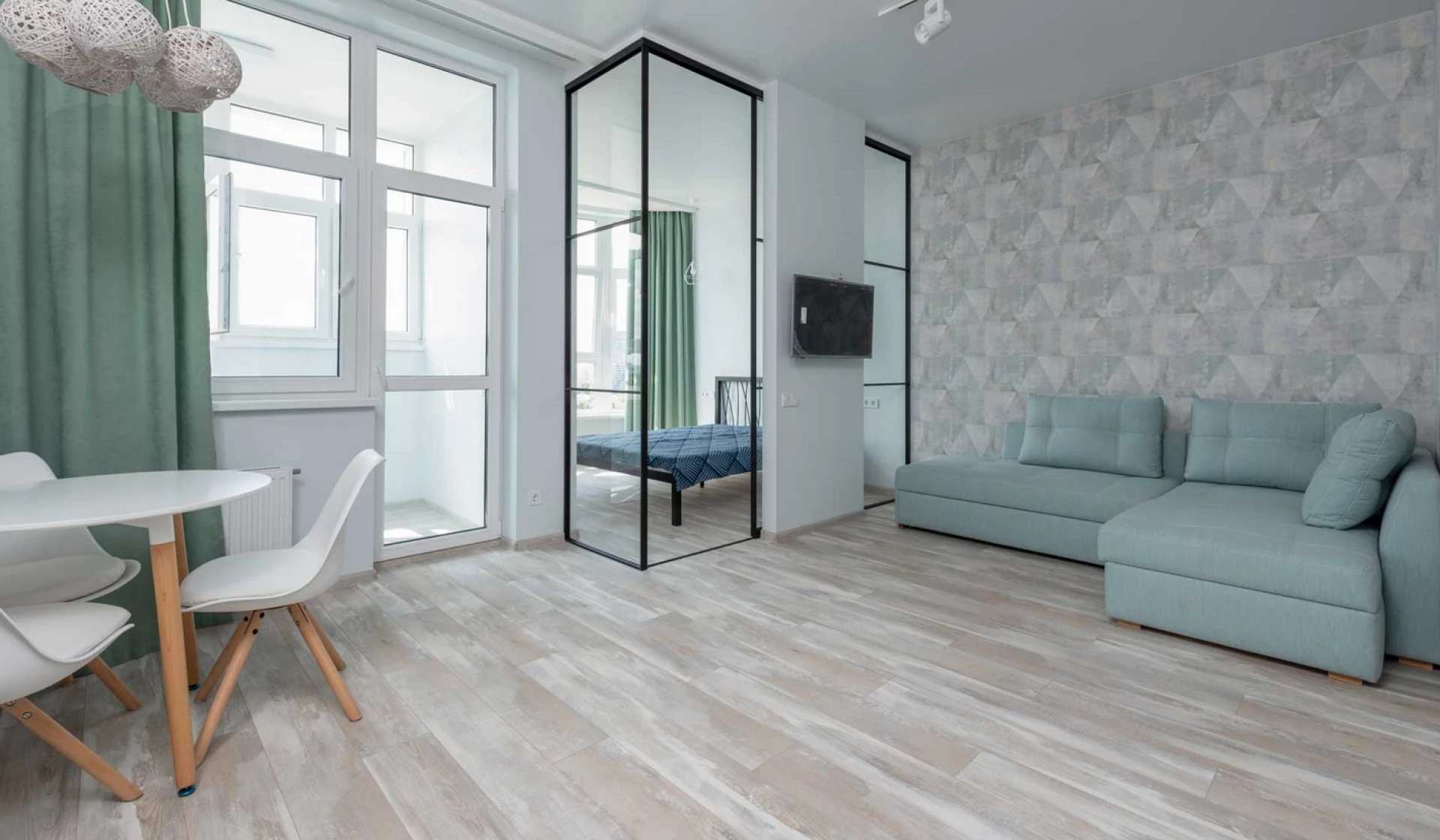 Hardwood vs. Vinyl Flooring: Choosing the Perfect Floor for Your Home