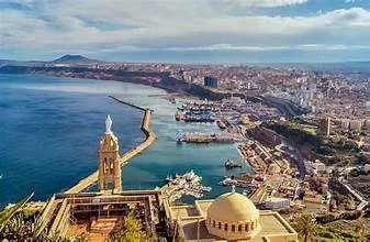 أين يختبئ الجمال؟ غابات وشواطئ بكر تنتظر خطواتك الأولى.