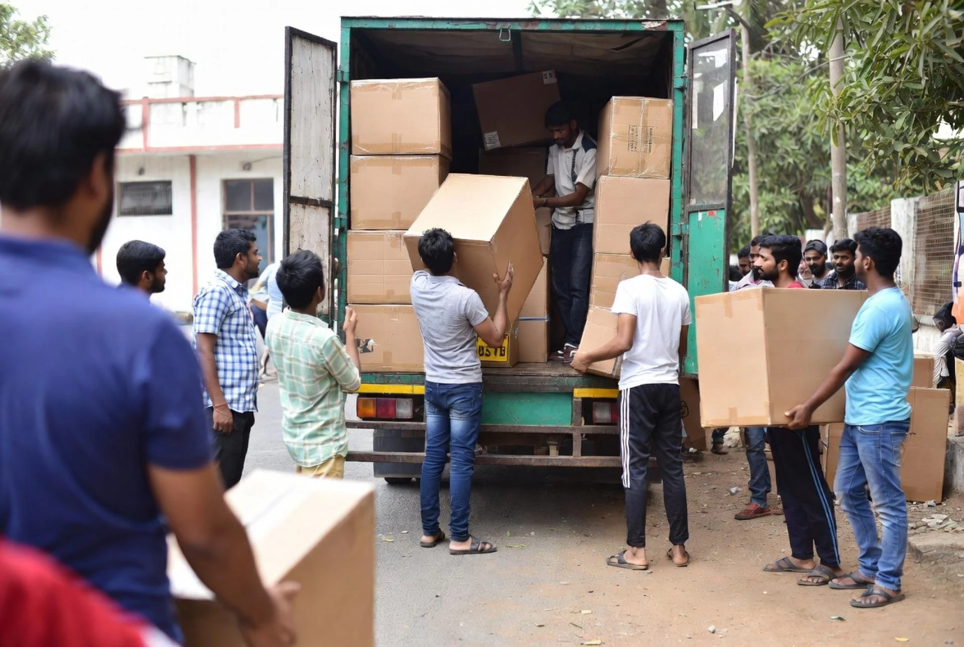 5 Growing Tech Trends for Furniture Shift with Packers and Movers in Kolkata (2026)