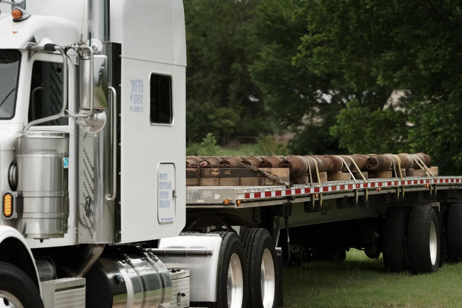 Dependable flatbed trucking services for every freight need