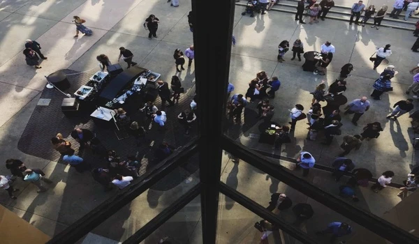 Trade Show Booth Rental vs Custom Booths: Pros and Cons