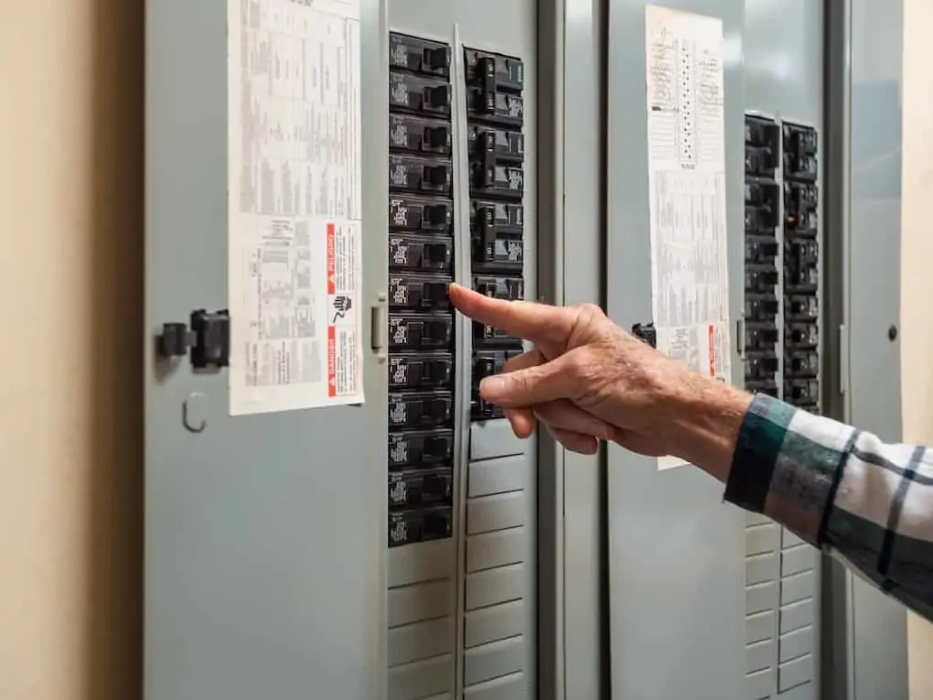 Curious About 400 Amp Service Cost? Here’s A Clear Breakdown