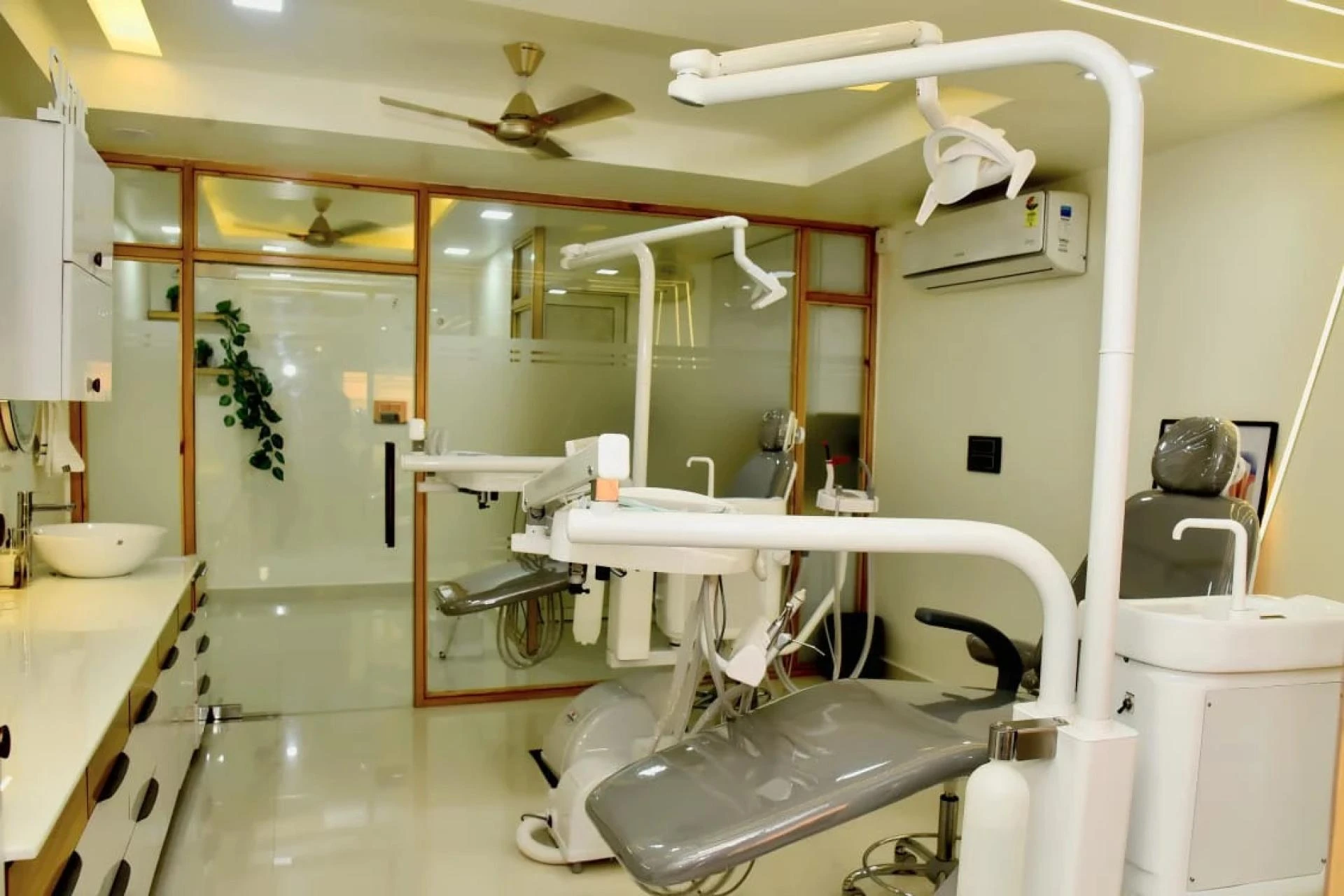 Dental Implant Specialist in Bhopal for Advanced Tooth Replacement