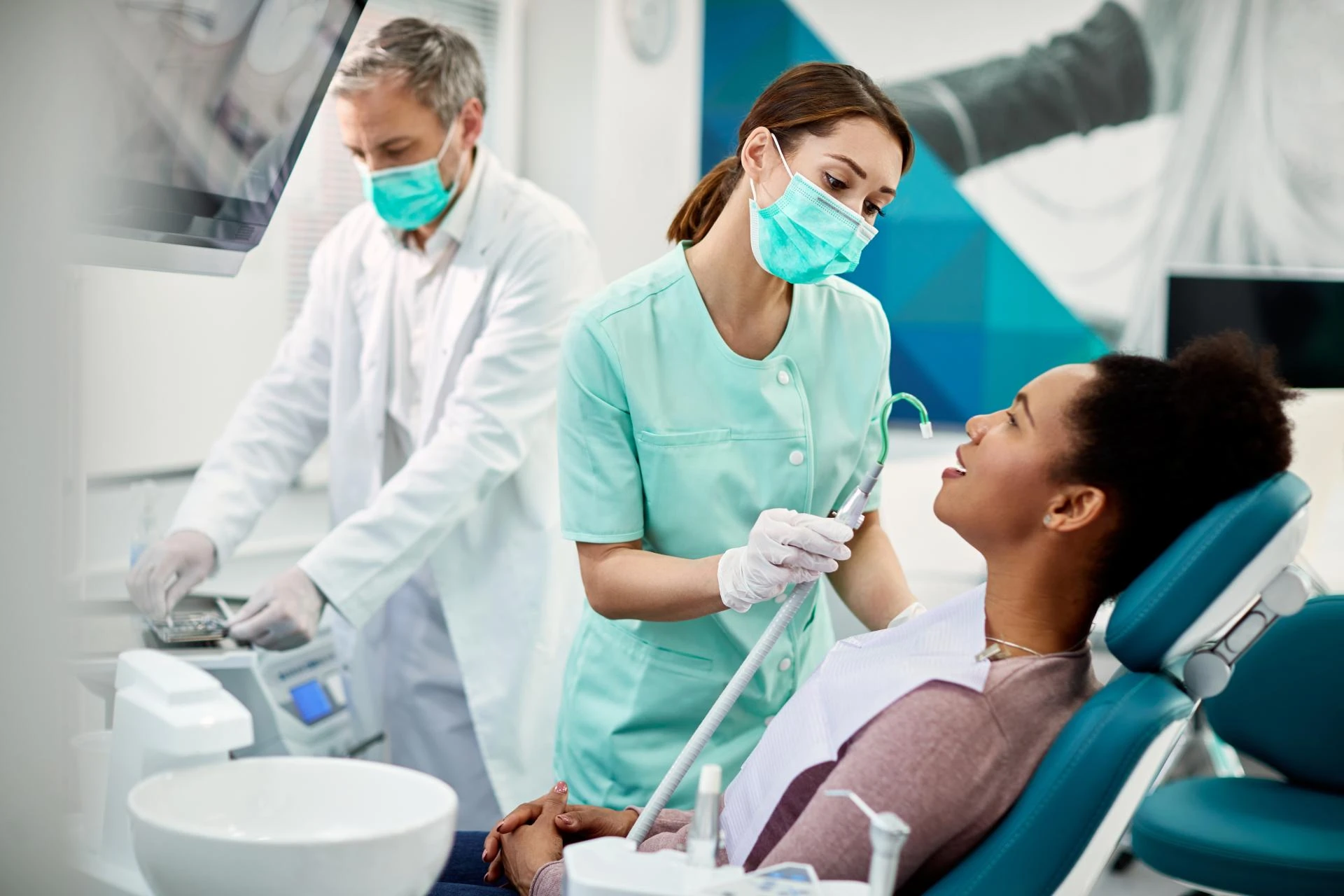 Winter Dental Emergencies: When to Visit a Dental Clinic Immediately